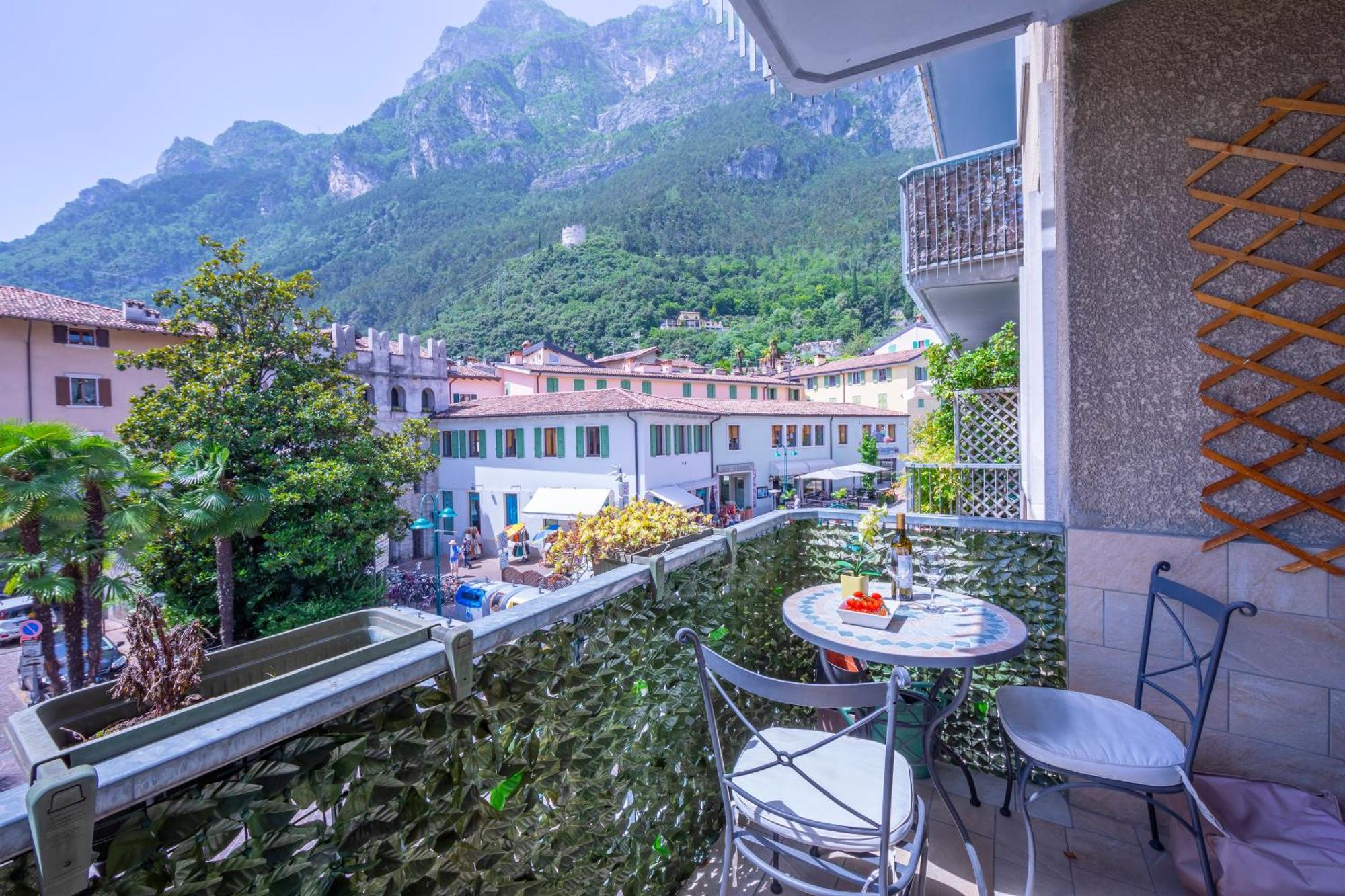Riva Dante Apartment - Happy Rentals Dış mekan fotoğraf